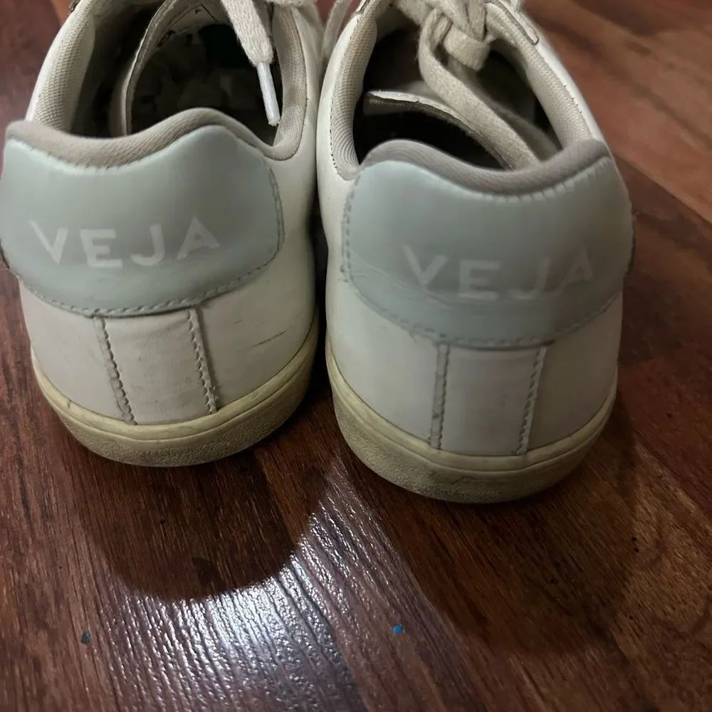 VEJA SHOES SIZE 8 - Picture 6 of 9